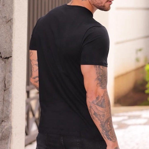 Camiseta Masculina Preta Lisa Básica 100% Algodão Premium Confeccionado em Tecido Meia Malha 100% Algodão Penteado Fio Modelo Básico.