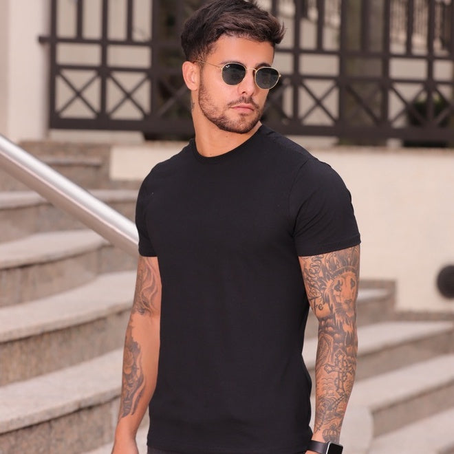 Camiseta Masculina Preta Lisa Básica 100% Algodão Premium Confeccionado em Tecido Meia Malha 100% Algodão Penteado Fio Modelo Básico.